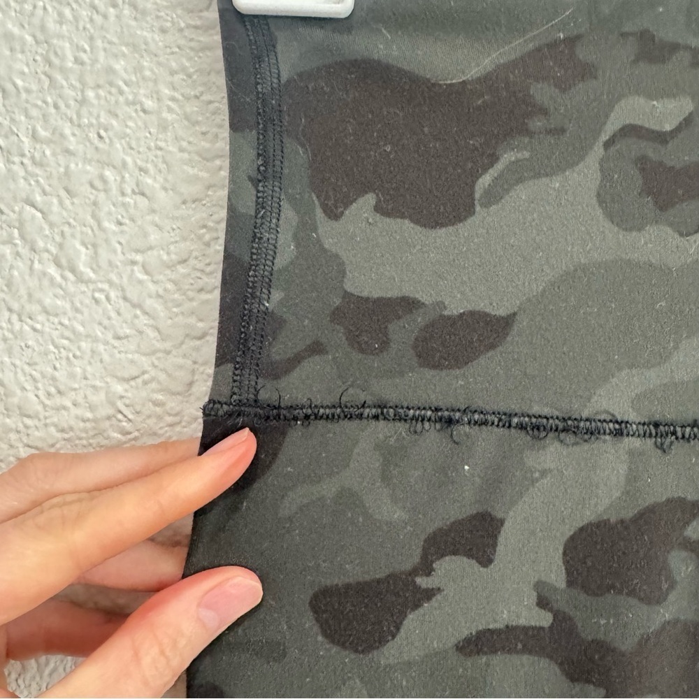 Lululemon Womens Size‎ 4 Align™ High-Rise Pant 25" in Green Camo Workout Gym - Picture 8 of 8